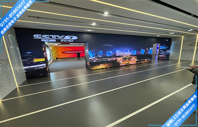 長(zhǎng)沙某單位展廳門型LED顯示屏.jpg